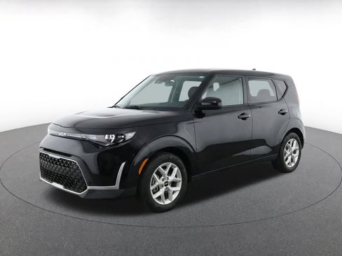 Used 2025 Kia Soul LX w/ LX Technology Package FWD image 3