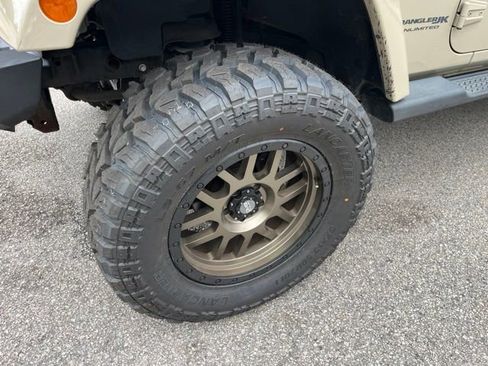 Used 2018 Jeep Wrangler Unlimited Sahara AWD/4WD image 33