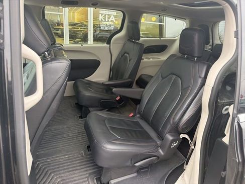 Used 2019 Chrysler Pacifica Touring-L Plus w/ Tire & Wheel Group image 14