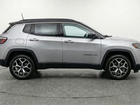 Used 2025 Jeep Compass Limited AWD/4WD image 11