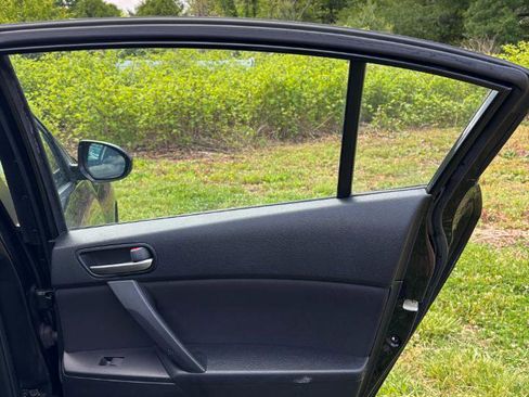 Used 2012 MAZDA MAZDA3 i Touring FWD image 22