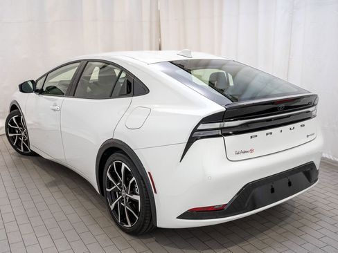 Certified 2025 Toyota Prius XSE image 3