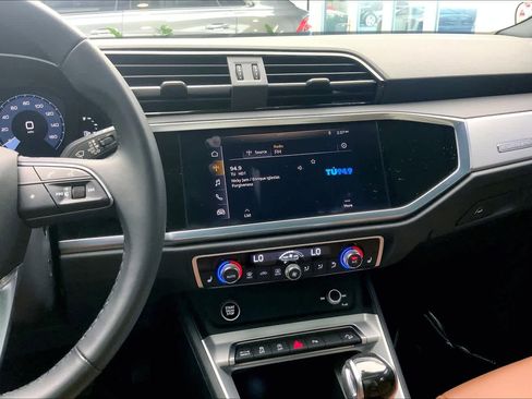 Used 2021 Audi Q3 2.0T Premium w/ Convenience Package image 7