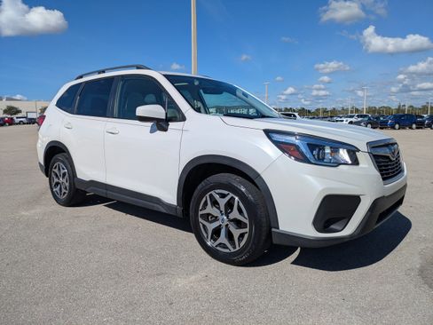 Used 2020 Subaru Forester Premium image 2