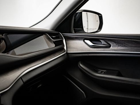 Used 2023 Jeep Grand Cherokee 30th Anniversary image 41