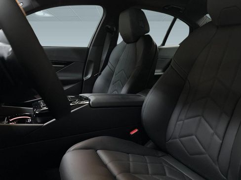 Used 2026 BMW 530i w/ Premium Package RWD image 19