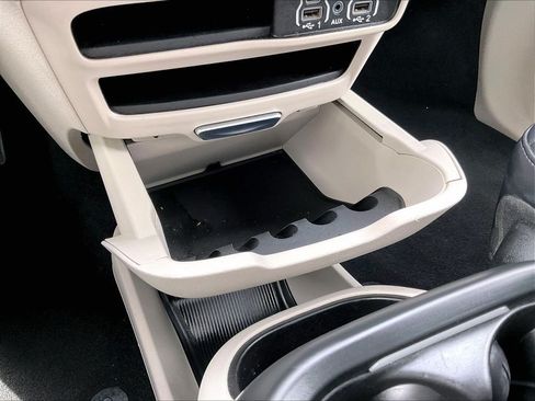 Used 2023 Chrysler Pacifica Touring-L FWD image 27