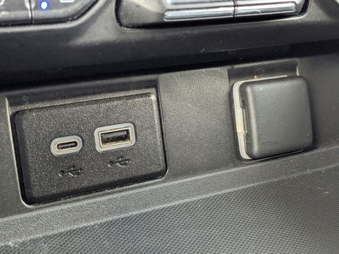 Used 2023 GMC Yukon SLT image 24