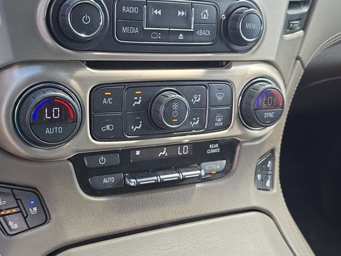 Used 2019 GMC Yukon Denali w/ Denali Ultimate Package image 27