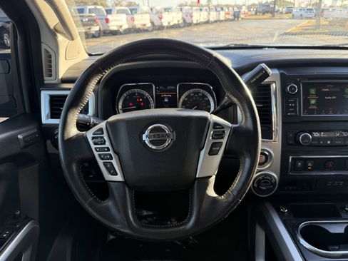 Used 2019 Nissan Titan PRO-4X w/ Pro-4x Convenience Package image 17