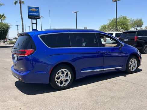 Used 2021 Chrysler Pacifica Limited w/ Premium & Safety Sphere Group FWD image 6