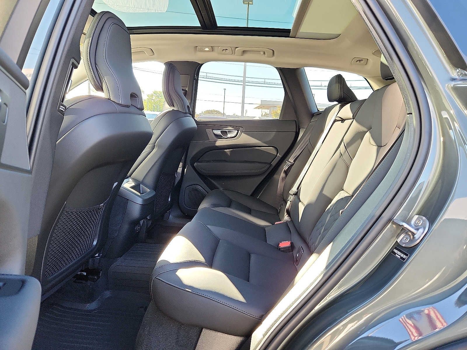 Used 2027 Volvo XC60 B5 Plus AWD/4WD image 10