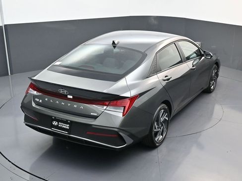Certified 2025 Hyundai Elantra SEL image 16