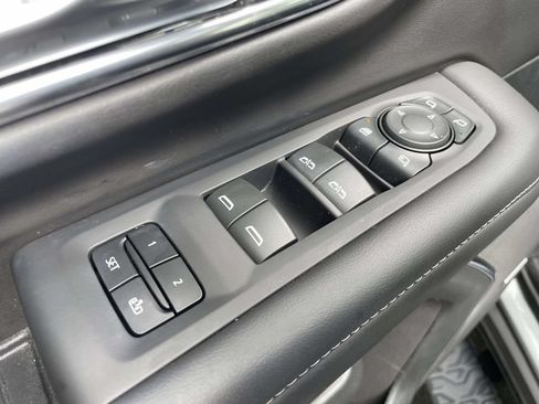 Used 2024 Chevrolet Tahoe Z71 w/ Luxury Package AWD/4WD image 12