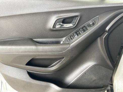 Used 2016 Chevrolet Trax LS FWD image 21