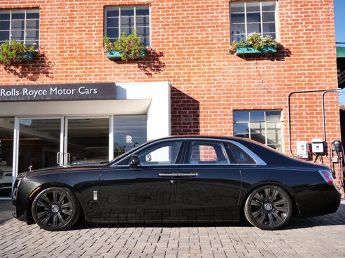 Used 2023 Rolls-Royce Ghost image 3