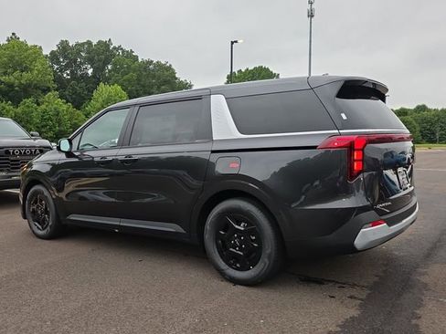 New 2026 Kia Carnival FWD image 3