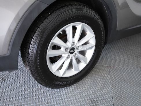 Used 2019 Kia Sorento FWD V6 image 61