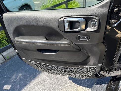 Used 2021 Jeep Gladiator Overland image 34