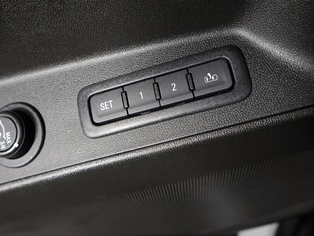 Used 2023 Chevrolet Equinox Premier FWD image 37