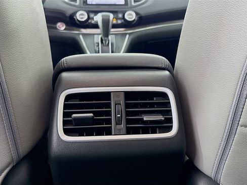 Used 2015 Honda CR-V Touring image 31