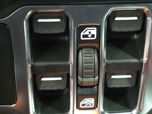 New 2026 Jeep Wrangler Unlimited Sahara AWD/4WD image 28
