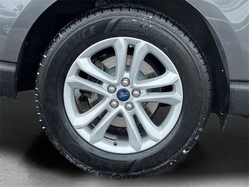 Used 2020 Ford Edge SEL image 9