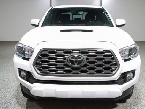 Used 2023 Toyota Tacoma TRD Sport AWD/4WD image 4