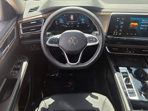 Certified 2026 Volkswagen Atlas SE w/ Panoramic Sunroof Package FWD image 13