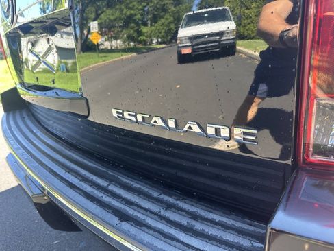 Used 2013 Cadillac Escalade ESV Platinum AWD/4WD image 8