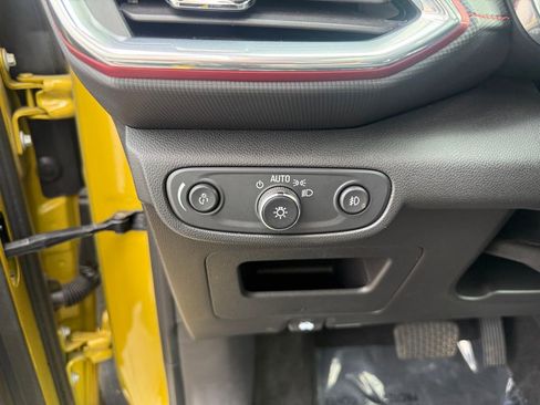 Used 2023 Chevrolet TrailBlazer RS w/ Sun and Liftgate Package image 7