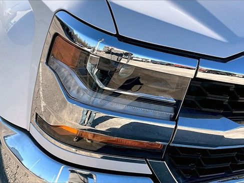 Used 2018 Chevrolet Silverado 1500 LT w/ All Star Edition image 33