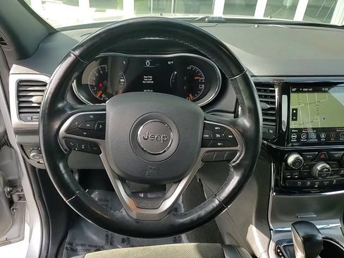 Used 2021 Jeep Grand Cherokee Laredo X image 16