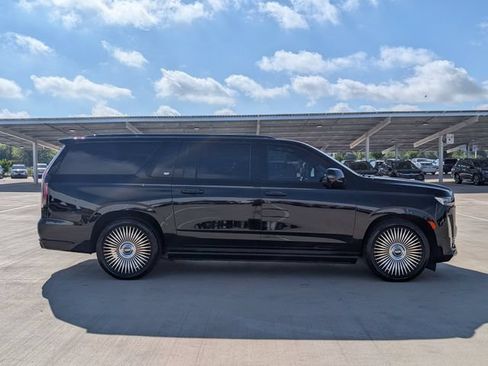 Used 2022 Cadillac Escalade ESV Sport Platinum AWD/4WD image 6
