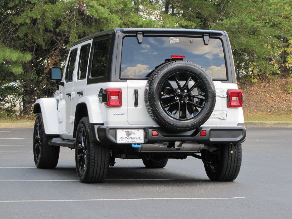 Used 2022 Jeep Wrangler Unlimited Sahara AWD/4WD image 11