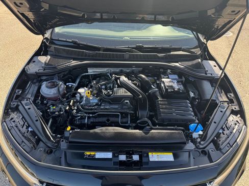 Used 2025 Volkswagen Jetta SE image 31