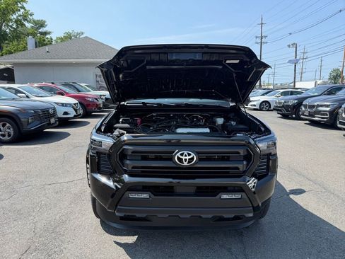 Used 2025 Toyota Tacoma SR5 AWD/4WD image 29