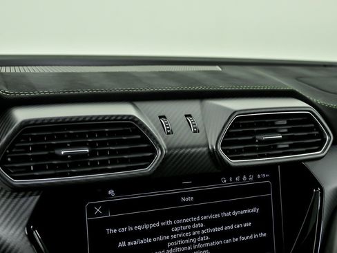 Used 2024 Lamborghini Urus Performante AWD/4WD image 32