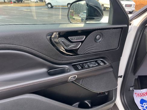 Used 2023 Lincoln Aviator Reserve image 40