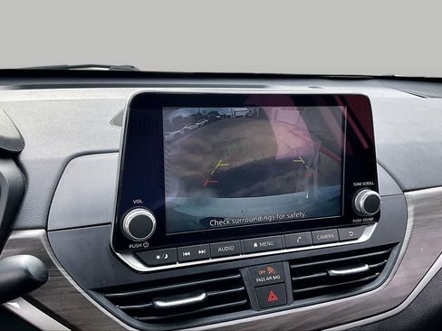 Used 2025 Nissan Altima 2.5 SV FWD image 25