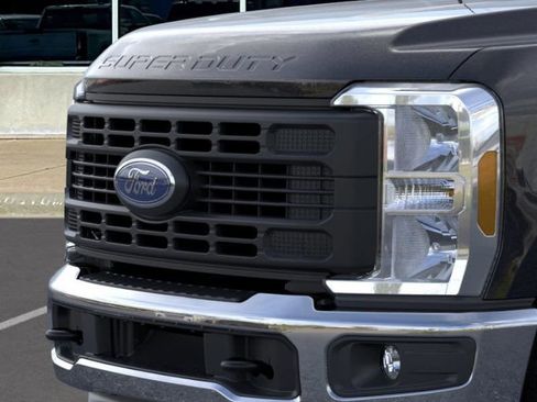New 2026 Ford F250 XL w/ XL Chrome Package image 39