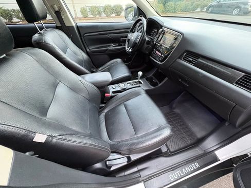 Used 2016 Mitsubishi Outlander SEL AWD/4WD image 22