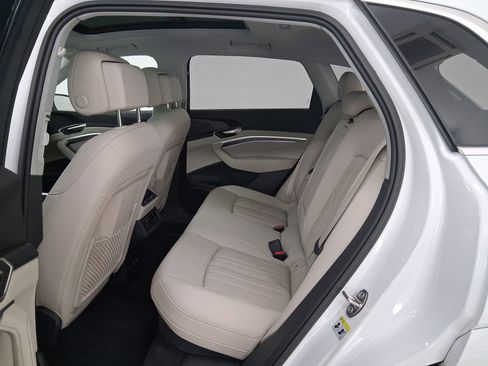 Used 2024 Audi Q8 e-tron Premium Plus w/ Premium Plus Package image 12