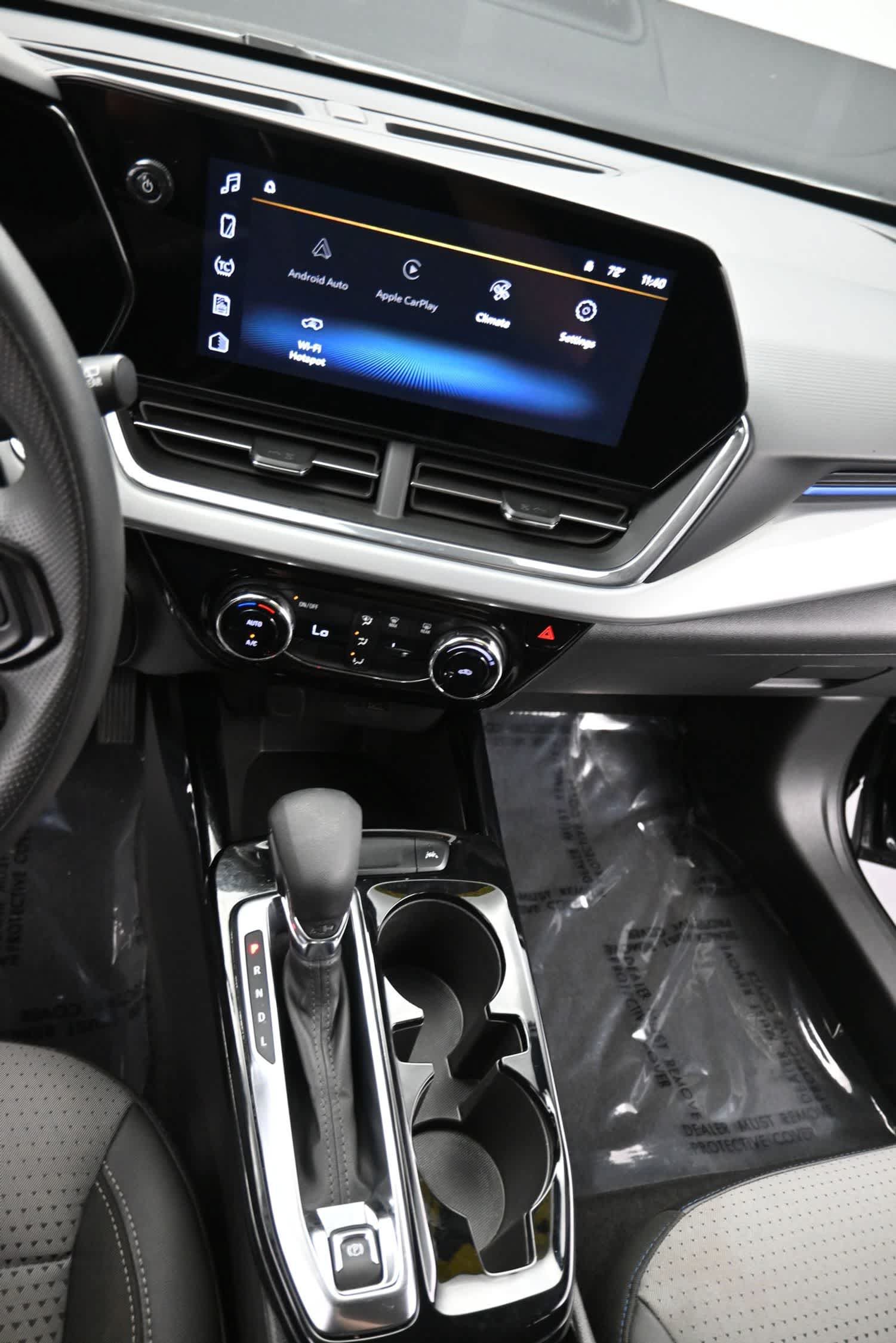 Used 2025 Chevrolet Trax LT FWD image 23