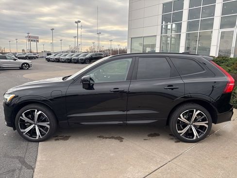 Certified 2024 Volvo XC60 T8 Ultimate w/ Protection Package Premier image 9