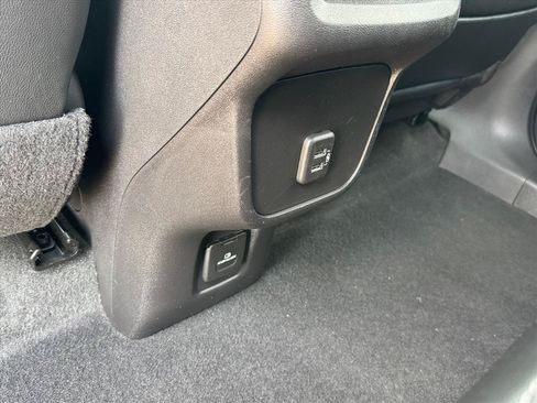 Used 2024 GMC Terrain SLT AWD/4WD image 11
