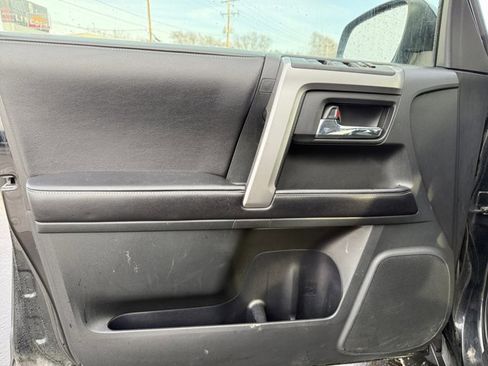 Used 2016 Toyota 4Runner SR5 image 23