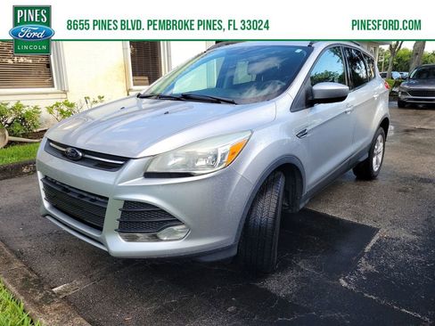 Used 2016 Ford Escape SE w/ Equipment Group 201A FWD image 1