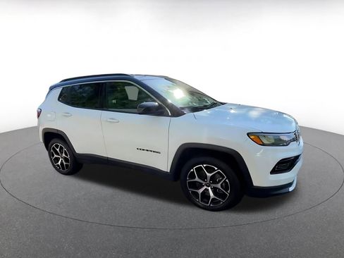 Used 2025 Jeep Compass Limited AWD/4WD image 2