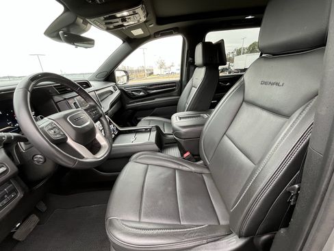 Used 2024 GMC Yukon XL Denali w/ Advanced Technology Package image 17